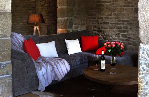 Villarzel-Cabardes Casa | 'Puivert' Majestic Apartment in a 13th Century Chateau