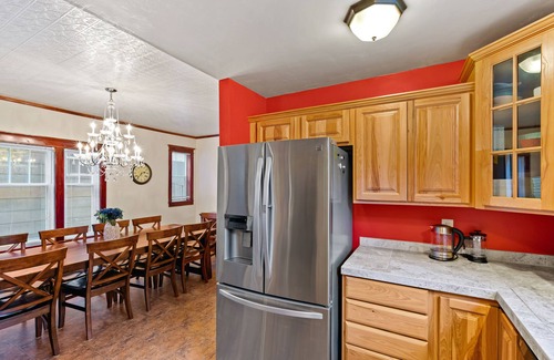 Wallace Casa | Pulaski Trail Escape / Fully Stocked Kitchen / Sleeps 18 w Off Street Parking