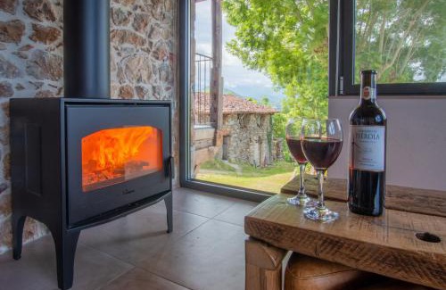 Santianes de Ola Casa | Pulieru - Picos de Europa views, designed for all seasons