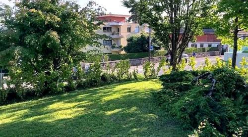 Pully Apartamento | PULLY LAUSANNE sunny apartment on lakeside street and direct bus to Lausanne train station