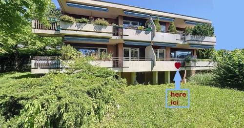 Pully Apartamento | PULLY LAUSANNE sunny apartment on lakeside street and direct bus to Lausanne train station