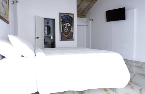 Stony Hill Hotel | Pulse Suites at Villa Ronai