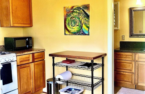 Pahoa Cabaña | Puna Rainforest Hotspring Retreat -Rainbow Cottage with ocean views