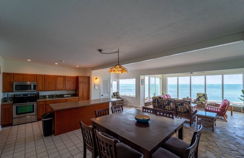Punaluu Casa | Punaluu Paradise Beach House "real ocean front"