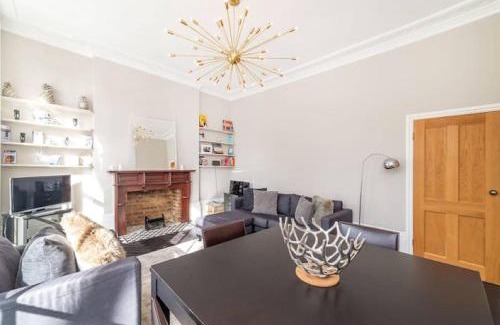 Camden Town with Primrose Hill Apartamento | Punk Hip - Plush 1-Bed in Camden Town