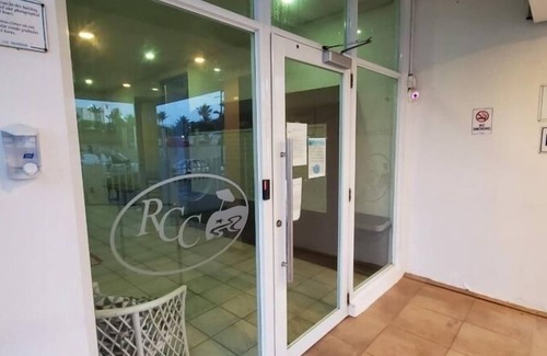 Isla Verde Apartamento | Punta Arenas 1BDR OceanfrontPool Parking