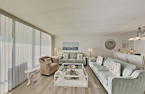 Punta Rassa Condominio | Punta Rassa #202 PICTURESQUE WATERFRONT 2 BED CONDO MINUTES FROM SANIBEL