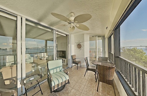 Punta Rassa Condominio | Punta Rassa #202 PICTURESQUE WATERFRONT 2 BED CONDO MINUTES FROM SANIBEL