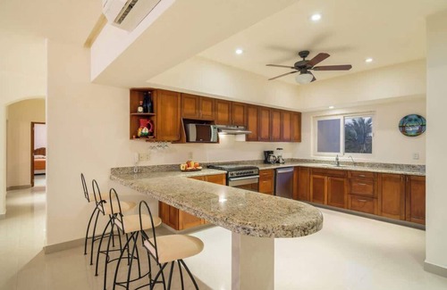 Emiliano Zapata Condominio | Punta V 1 Paradise Beachfront:Steps to the Sand