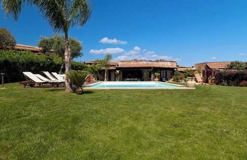 Puntaldia Villa | Puntaldia Seaview Four 5 bedroomed villa with large garden, sea views and pool