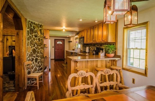 Ohiopyle Cabaña | OVR de Pura Vida- Hermosa Lodge ubicado en Ohiopyle State Park!