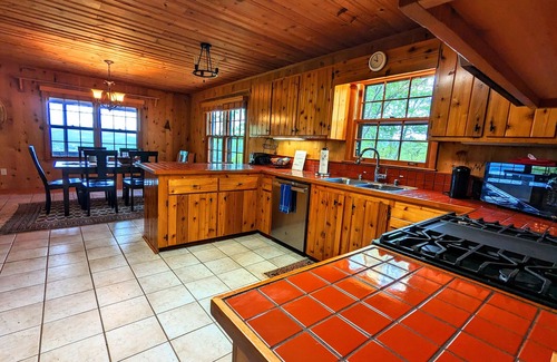 Hiawassee Cabina | Pura Vida Cabin, 4BR, Hiawassee,GA View of Lake Chatuge and amazing Mountain!