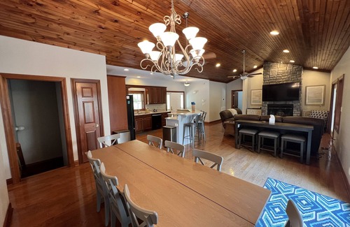 Big Creek Casa | Pura Vida: Updated Norris Lakefront Home w/ Private Covered Dock & 2 Kayaks Inc
