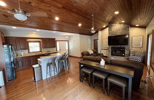 Big Creek Casa | Pura Vida: Updated Norris Lakefront Home w/ Private Covered Dock & 2 Kayaks Inc