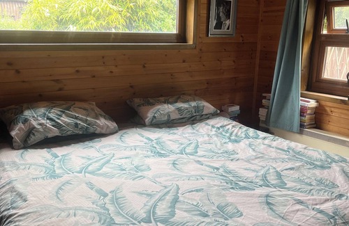 Furzebrook Cabina | Purbeck Heathland Wooden Lodge Family Home Dorset
