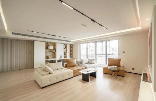Huangpu Apartamento | Pure Home-Near the Bund enjoys the beautiful scenery of the Bund 3-bedhome close to Yuyuan Garden Huaihai Road and Nanjing Road Pedestrian Street