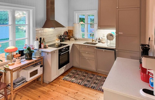 Vaddo Casa | Pure idyll awaits you in this cosy holiday home directly on the Vaddö Canal.