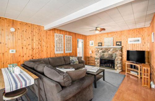 Plainwell Casa | Pure Michigan At Pine Lake - Swim, Boat, Fun!