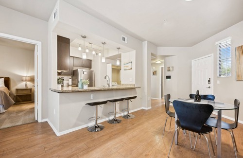 Fox Crossing Apartamento | Pure Suites Chandler 2 Bed Pool Gym Spa EV