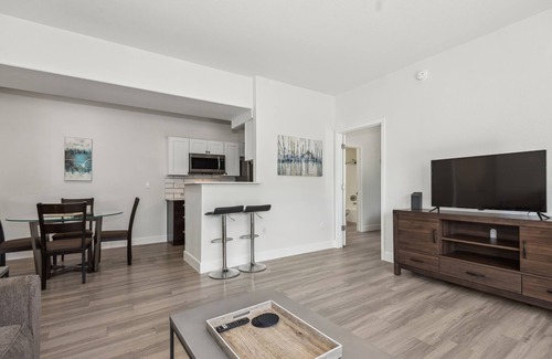 Arrowhead Ranch Apartamento | Pure Suites Furnished 2 Bed Glendale Gym Pool