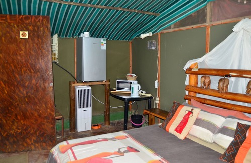 Thorny Bush Game Reserve Casa | Pure Wilderness in Amanzimlotzi Riverside Bush Tent in Limpopo, Kruger Park