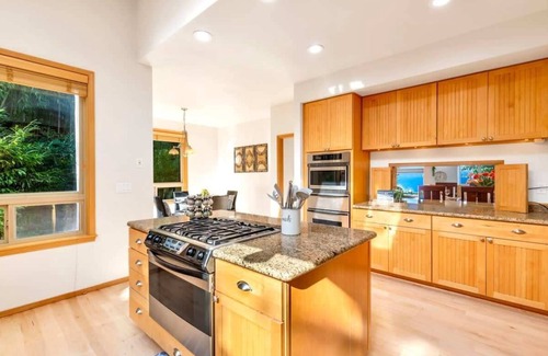 View Ridge Casa | Purple House w/ Water View | 3 Decks | Gym | UW