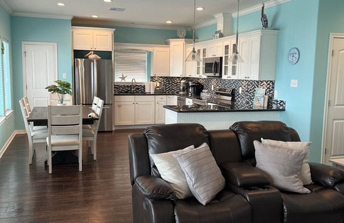 Surfside Beach Casa | PURPLE PELICAN - 30 seconds from the sand!!! Private Community Walkover