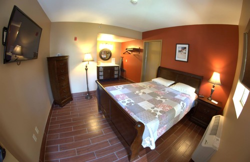 Put-in-Bay Hotel | Put in Bay Victory Station Hotel