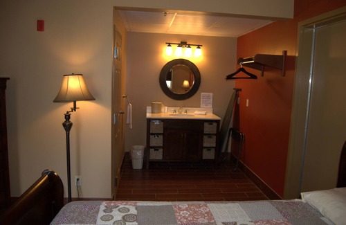 Put-in-Bay Hotel | Put in Bay Victory Station Hotel