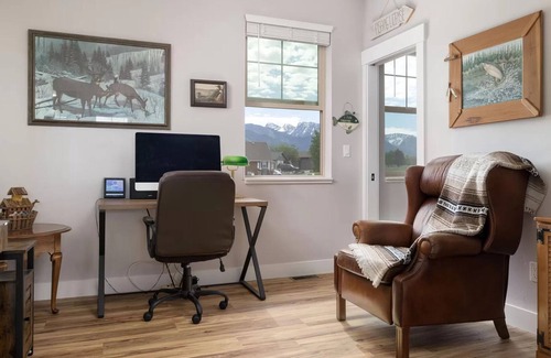 Thayne Casa | Put Your Boots Up After a Full Day