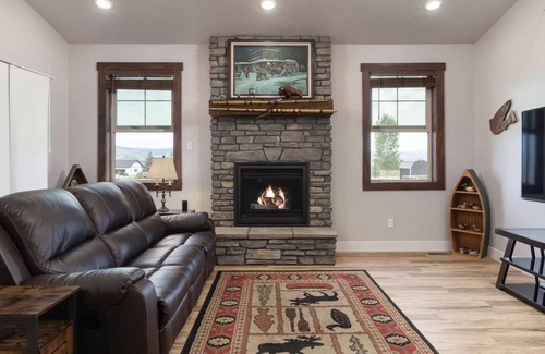 Thayne Casa | Put Your Boots Up After a Full Day