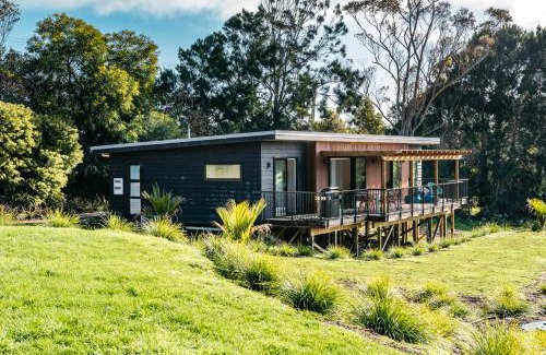 Surfdale Casa | Putaki Bay - Kereru Villa - Be My Guest Waiheke