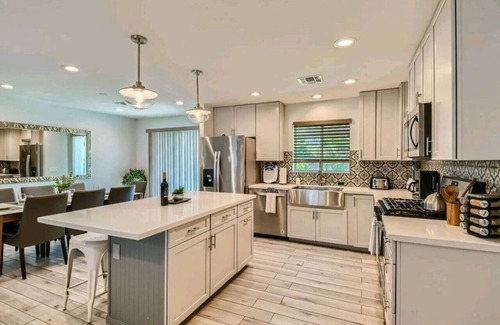 Peaceful Valley Casa | Putting Green Oasis 10-Min Walk OldTown Scottsdale