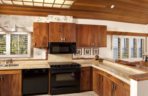 Historic Lahaina Front Street Condominio | Puunoa Beach Estates