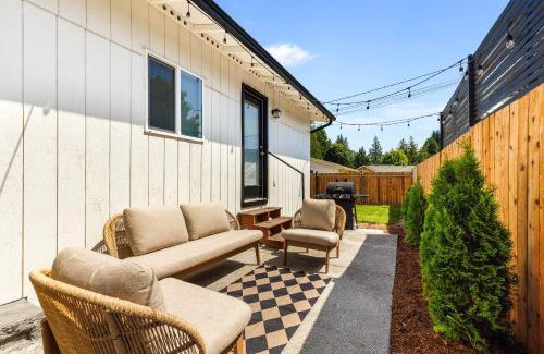 Puyallup Casa | Puyallup Hous I Walk to farm 12 and Fika Coffee Shop