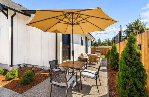 Puyallup Casa | Puyallup Hous I Walk to farm 12 and Fika Coffee Shop