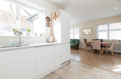 Leopardstown Casa | Pvt ensuite room, 30 mins transport connection to city center
