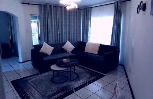 Greater Johannesburg Metropolitan Area Casa | Pvt Guesthouse 2 hour Stay Booking