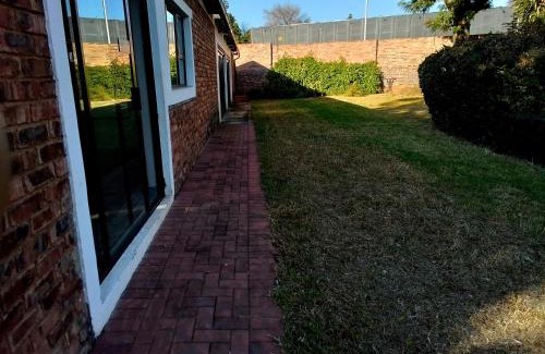Greater Johannesburg Metropolitan Area Casa | Pvt Guesthouse 2 hour Stay Booking