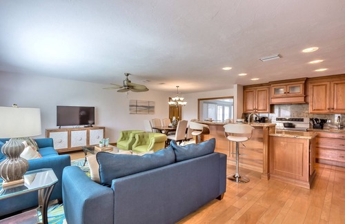 Ormond Shores Estates Casa | La casa privada 3/2 Oasis Pool Home Steps to Beach & River incluye paddleboard / kayak