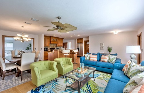 Ormond Shores Estates Casa | La casa privada 3/2 Oasis Pool Home Steps to Beach & River incluye paddleboard / kayak