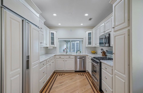 Riverland Terrace Casa | Pvt Room in 3 BR CHS LUX home on golf course with pool & hot tub
