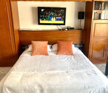 Antibes Old Town Apartamento | PWS Antibes, Provence-Alpes-Côte-d'azur, Studio