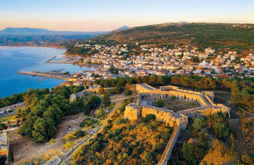 Pylos Apartamento | Pylos Sunset Retreat with Panoramic Sea Views