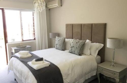 West Bank Apartamento | PYRAMID HOUSE BY THE SEA
