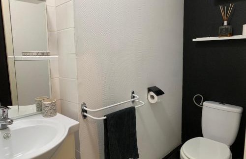 Bagneres-de-Bigorre Apartamento | PYRENE HOLIDAYS - Résidence La Fontaine - Studios cozy à 10mn à pied des thermes