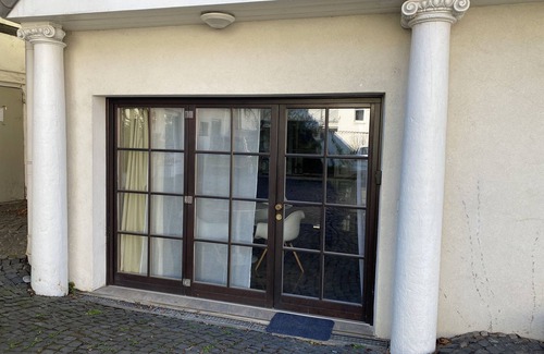 Bad Homburg v.d. Hoehe Apartamento | Q-Street-Studio: Charming Apartment in a Historic Timber-Framed House
