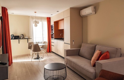 Distrito Centro-Casco-Antiguo Complejo | Qazris Suites