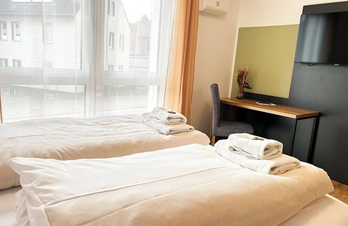 Detmold Hotel | Qonroom - Detmold - shared kitchen - BBQ - App2