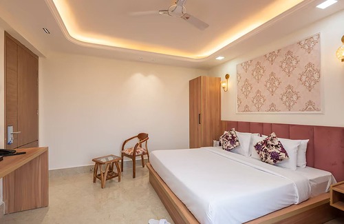 DLF Phase 5 Hotel | Qotel Signature - Golf Course Road